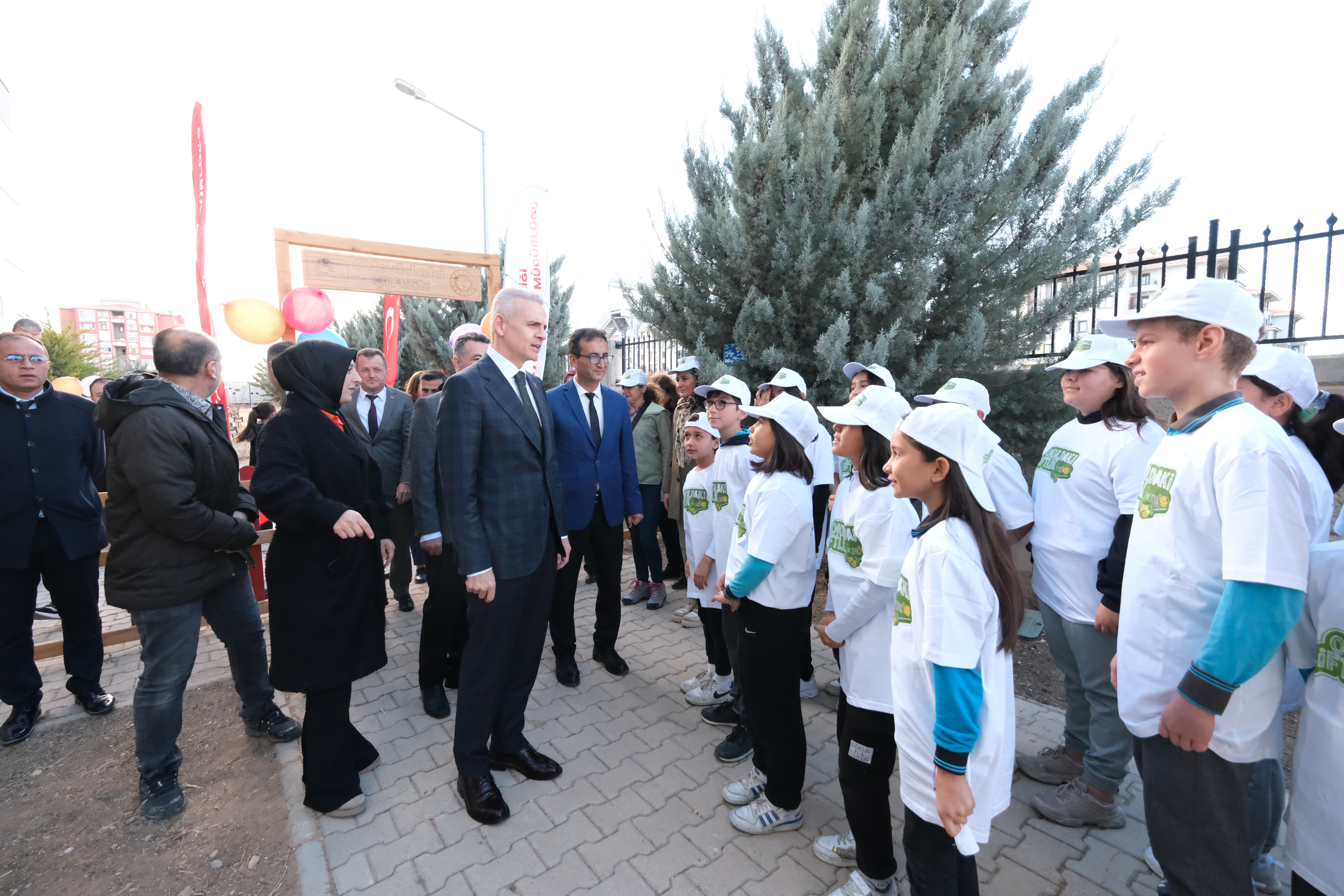 Karaman Valisi Çiçekli, “Okuldaki Çiftlik Projesi”nin tanıtım etkinliğine katıldı