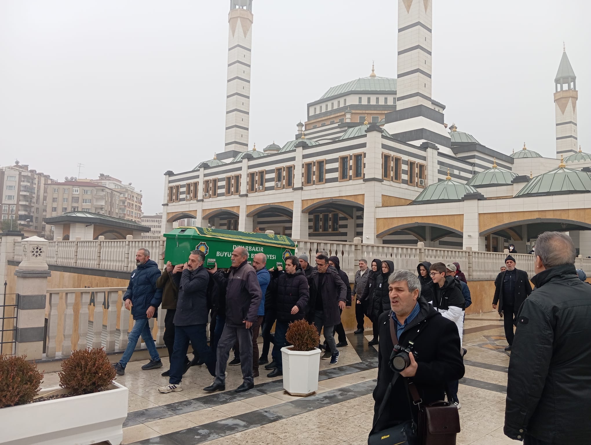 Mahsun Kırmızıgül’ün annesi, Diyarbakır’da son yolculuğuna uğurlandı