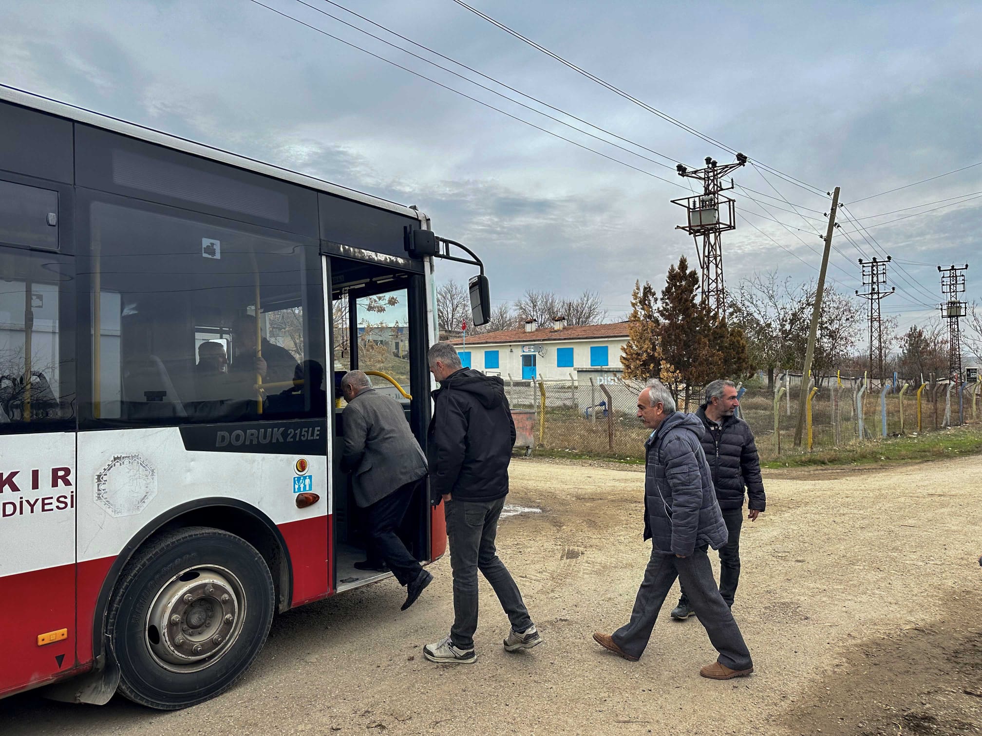 Diyarbakır Büyükşehir, Silvan’da 24 kırsal mahalleye ulaşım için otobüs görevlendirdi