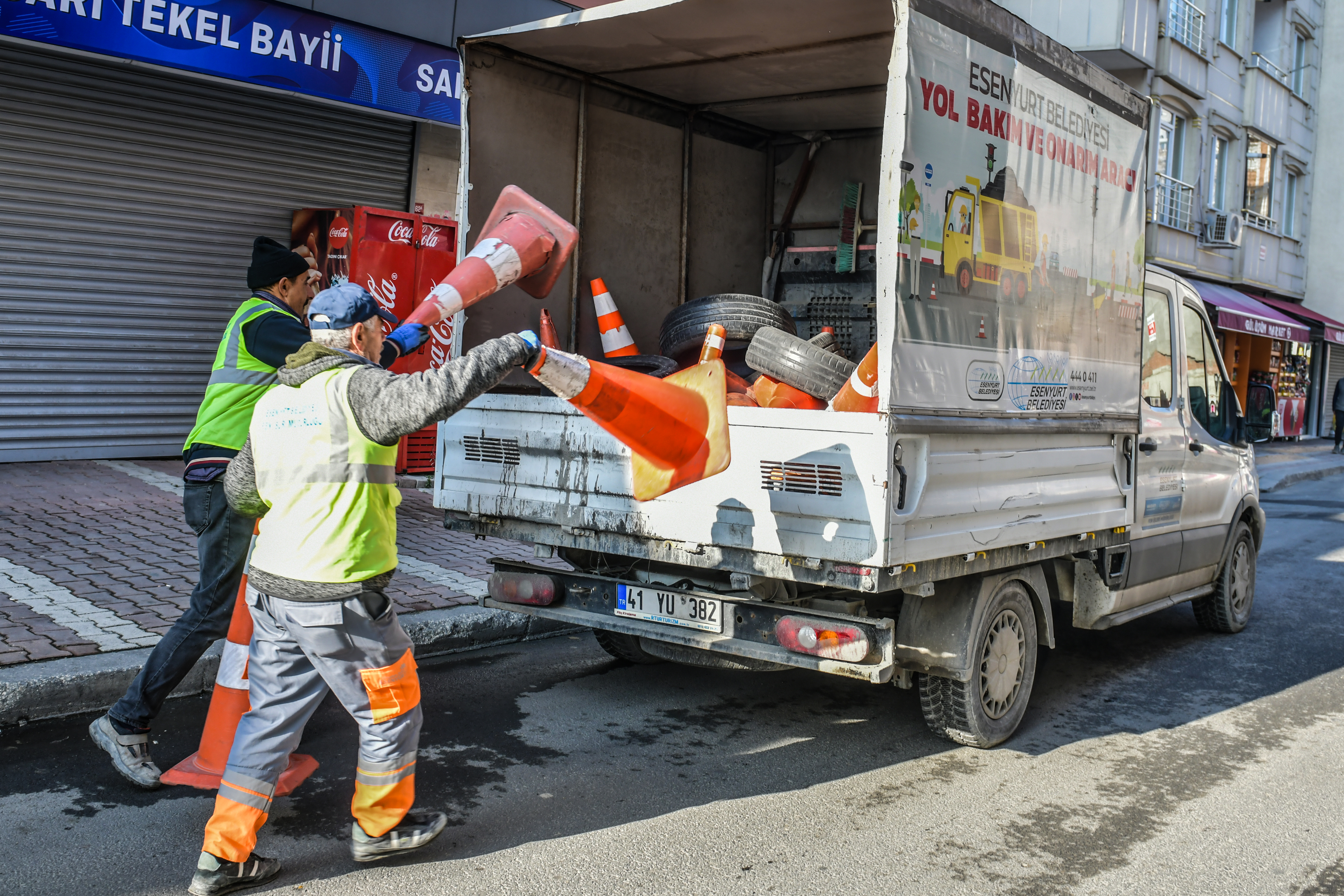 Esenyurt Belediyesi, trafik akışını bozan vatandaşları uyardı