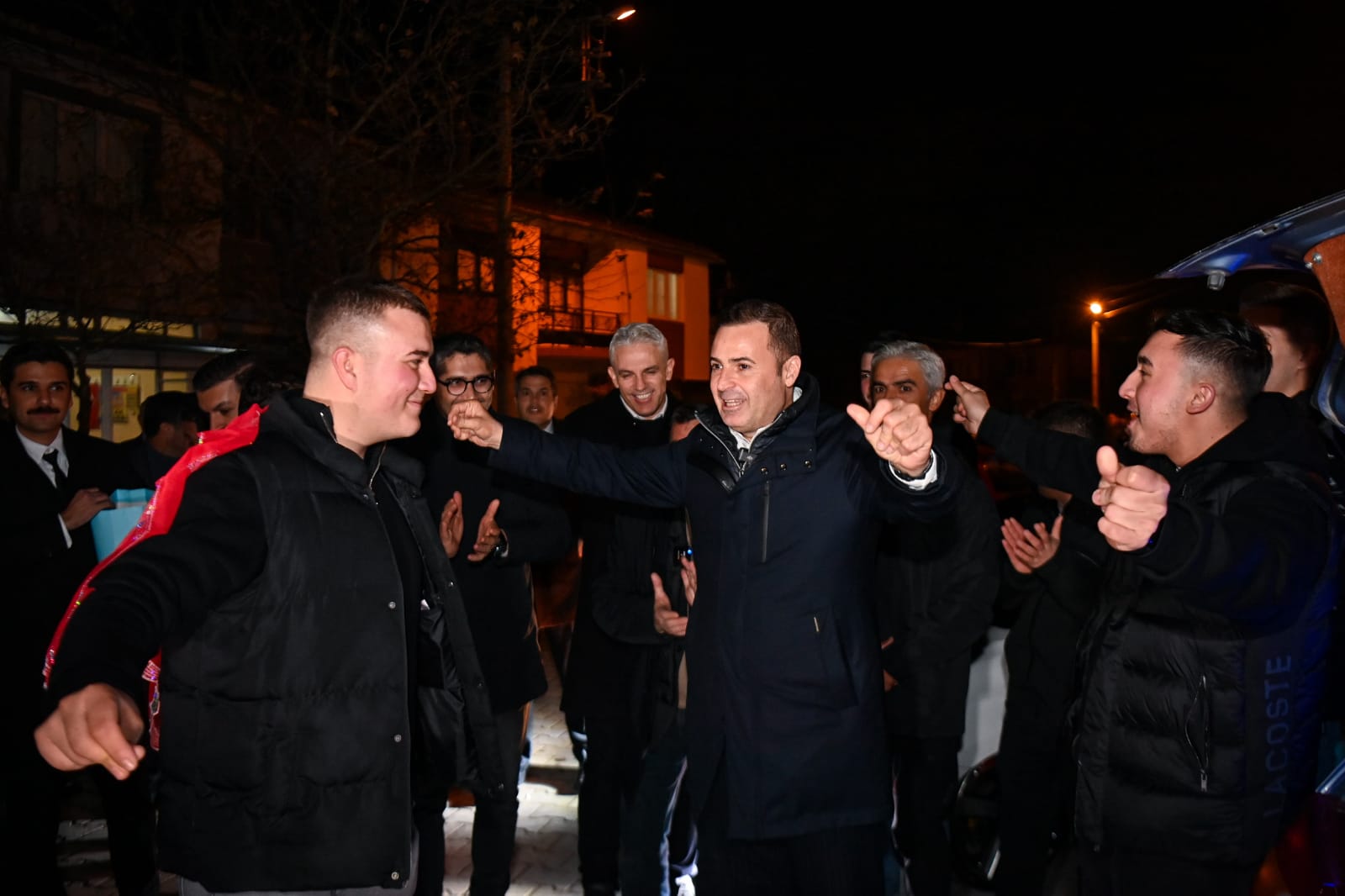 Başkan Akın: Çalınmadık kapı ve gidilmedik köy bırakmayacağız