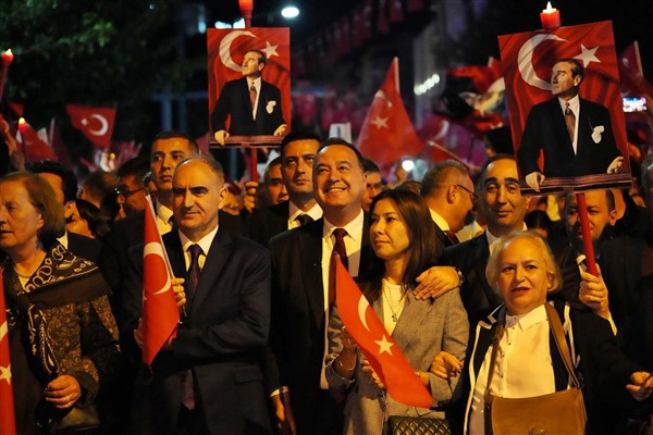 Manisa’da Cumhuriyet’in 102. yılı kutlandı