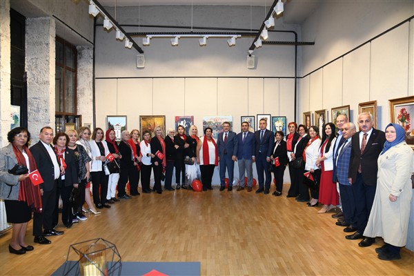 Başkan Genç, “Cumhuriyetin Renkleri” sergisine katıldı