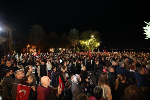 Karamürsel’de fener alayı düzenlendi