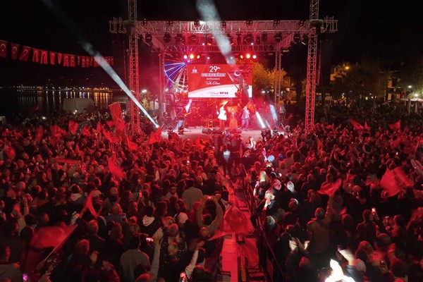 Cumhuriyet’in 102. yıl dönümü Edremit’te coşkuyla kutlandı