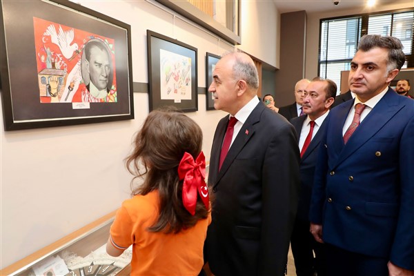 Vali Erol, “Cumhuriyetimizin Kazanımları” adlı resim sergisinin açılışına katıldı