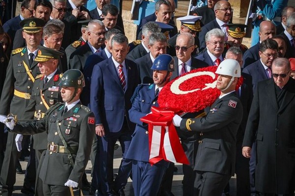 CHP Genel Başkanı Özel, Anıtkabir’de