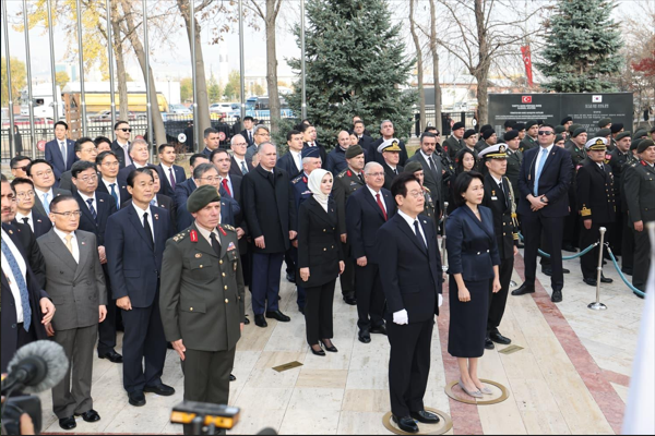 Güney Kore Cumhurbakanı Myung, “Kore’de Savaşan Türkler Anıtı”nı ziyaret etti