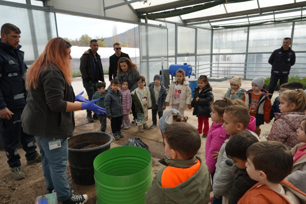 Öğrenciler, Yerel Tohum Merkezi’ni ziyaret etti