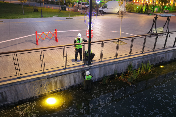 Büyükşehir’den millet bahçesine 65 adet LED direk aydınlatma sistemi