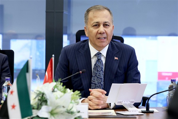 Bakan Yerlikaya: Trafik cezası, riskli bir davranışı anlık olarak durdurabilir