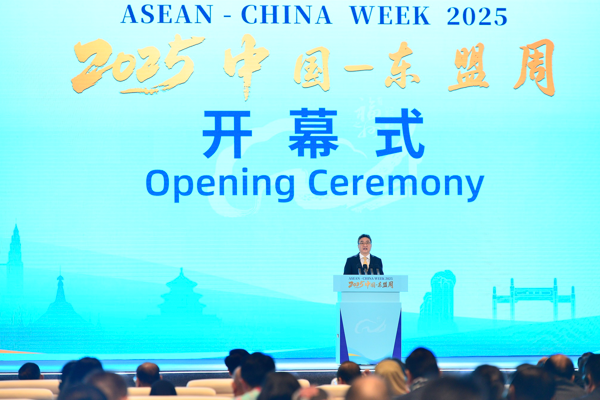 Çin ile ASEAN, beş yıldır birbirinin en büyük ticari ortağı