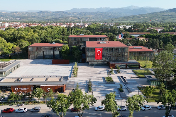 İnegöl’den öğrencilere eğitim yardımı