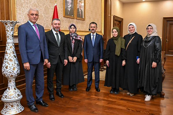 İzmitli öğrencilerden Vali Aktaş’a ziyaret
