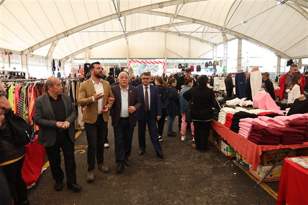 Nilüfer Altınşehir Mahallesi’nde giyim pazarı açıldı