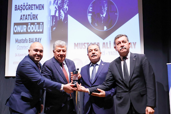17. Başöğretmen Atatürk Onur Ödülü  Balbay’a verildi