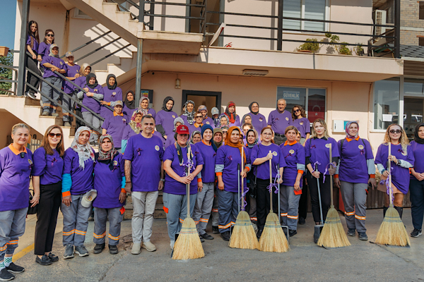 Alanya’da “Mor Umutla Temiz Bir Alanya” kadına şiddete karşı farkındalık etkinliği