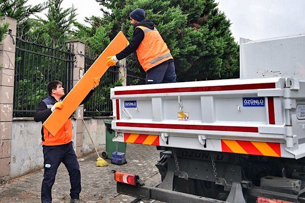 Esenyurt’ta kaba atıklar etkisiz hale getiriliyor