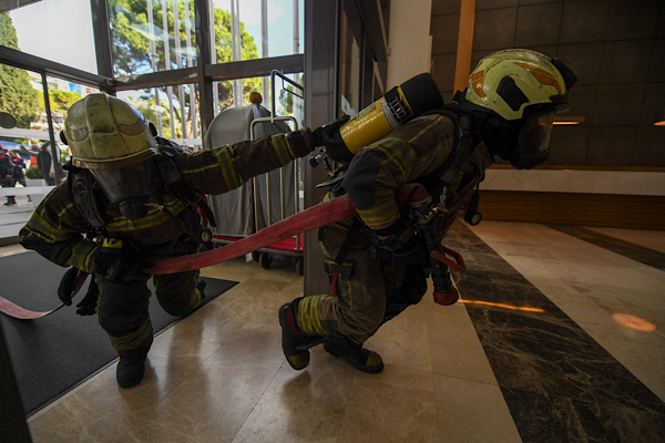 İzmir İtfaiye Dairesi Başkanlığı ekiplerinden yangın tatbikatı