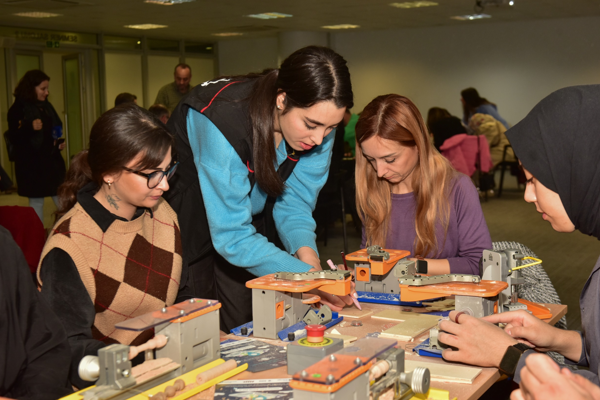 ‘Toplumsal Cinsiyet Rollerine Meydan Okuyan Atölyeler’de eğitim başladı