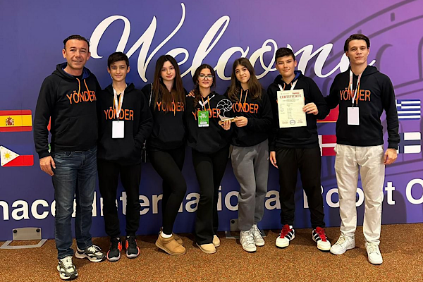 Bursalı öğrenciler Fibonacci Robot Olimpiyatları’nda Dünya İkincisi oldu