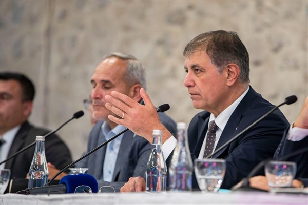 Başkan Tugay su ürünleri kooperatiflerinin temsilcileri ile buluştu