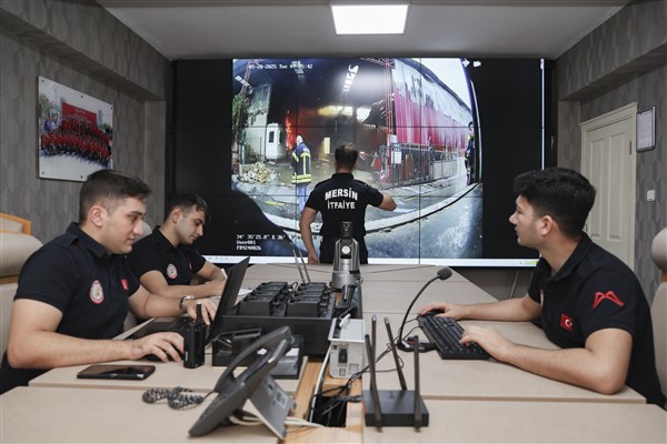 Mersin’de “uzaktan izleme” sistemi ile ekiplerin hareketleri izleniyor