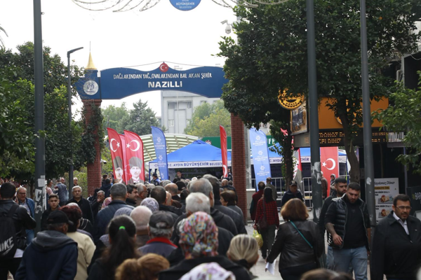 Nazilli vatandaşlara ata tohumları dağıtıldı