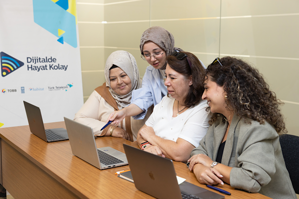 Türk Telekom, kadın girişimcilere yönelik dijital desteğini sürdürüyor