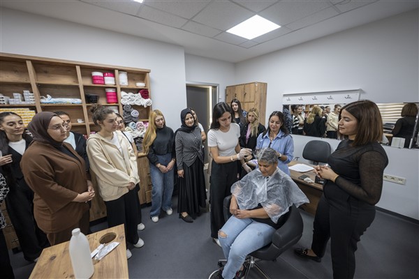 MERCEK’te ‘Saç Renklendirme Kursu’