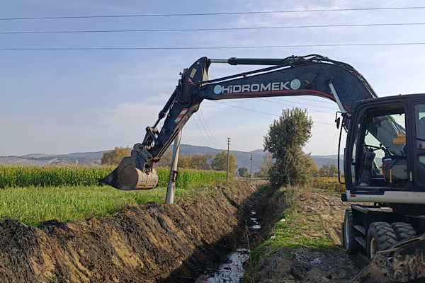 Manisa’da dere temizlik çalışmaları sürüyor