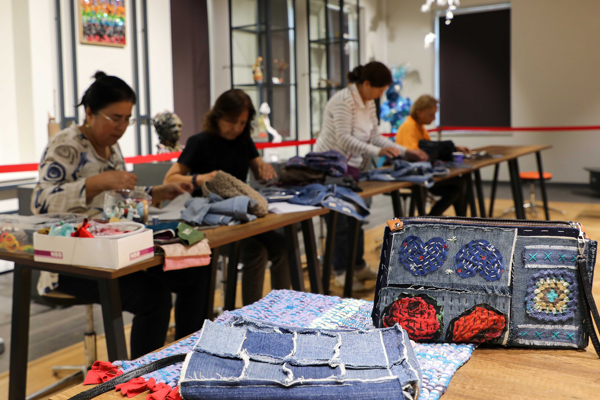 Antalya’da Eski Kıyafetlerle İleri Dönüşüm Atölyesi” düzenlendi