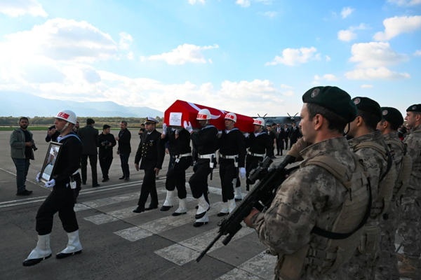 Şehit Hava Astsubay Başçavuş Karakuş’un naaşı, Kocaeli’nde törenle karşılandı