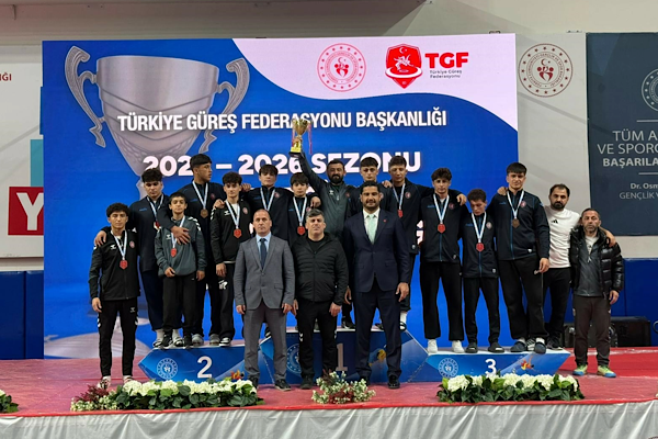 Çorumlu güreşçiler Ankara’dan üçüncülükle döndü