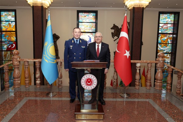 Bakan Güler, Kazakistanlı mevkidaşı Kosanov ile görüştü