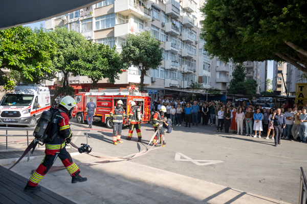 Mersin Büyükşehir Belediyesi Ana Hizmet Binası’nda yangın tatbikatı
