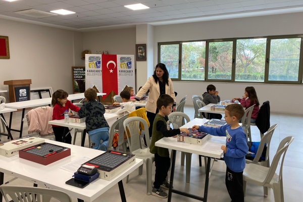 Karacabey Belediyesi’nden çocuklara özel akıl ve zeka oyunları etkinliği