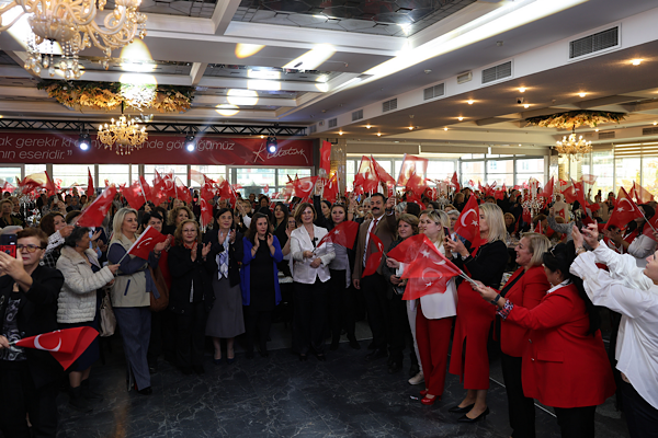 Eskişehir’de Kadınlar Cumhuriyet’in 102. yılını kutladı