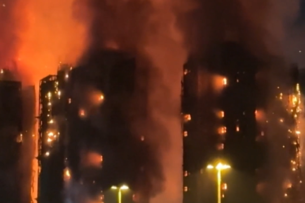 Hong Kong’da büyük yangın: 13 kişi hayatını kaybetti