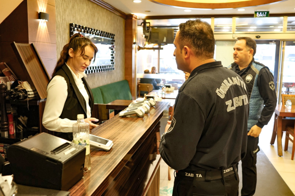 Ümraniye Belediyesi Zabıta ekiplerinden denetim