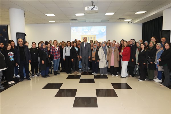 Büyükşehir Cumhuriyet’in 102. yılında 102 kadını Anıtkabir’e götürdü