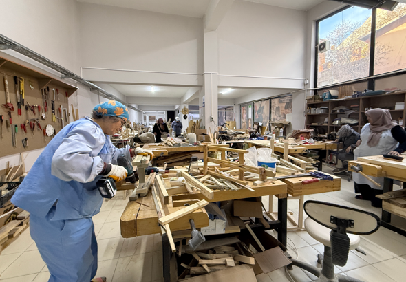 Ahşap Tasarım ve Mobilya Atölyesi, faaliyetlerine devam ediyor