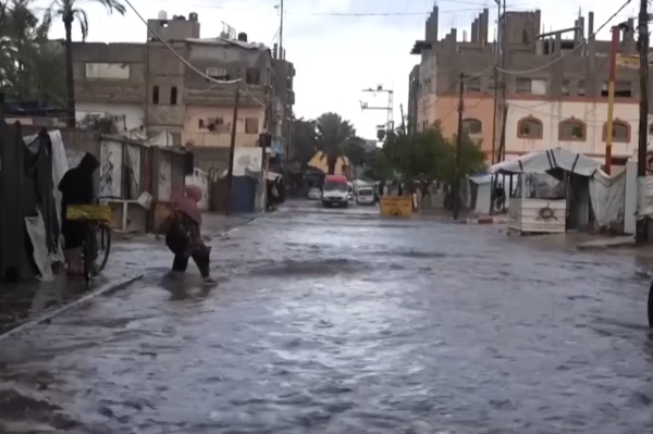 Gazze kamplarındaki seller insani krizi daha da kötüleştiriyor