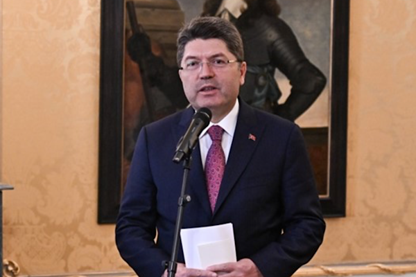 Bakanı Tunç, Pakistanlı Mevkidaşı Tarar ile görüştü