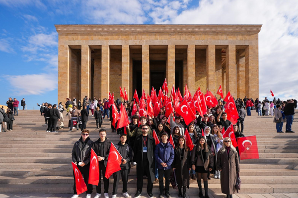 Maltepe Belediyesi, öğrencileri Anıtkabir’e götürdü