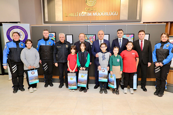 Vali Erol “Huzurlu Şehrin Bilgili Gençleri” ödül törenine katıldı