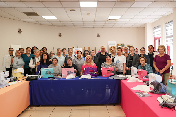 Buca’da çanta atölyesi gelirleri öğrencilere burs olacak