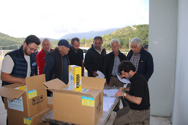 Antalya’da örtü altı üreticilere tuzak desteği