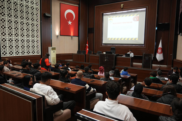 Keçiören Belediyesi’nde staj yapan öğrencilere oryantasyon eğitimi verildi