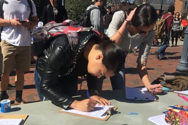 Anket: Batılı seçmenlerin neredeyse yarısı demokrasinin işlevsizleştiğini düşünüyor